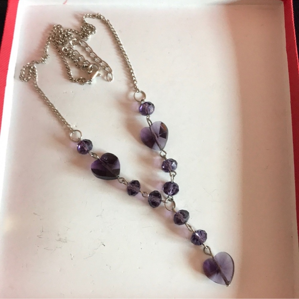 Elegant Purple Heart Necklace silvertoned